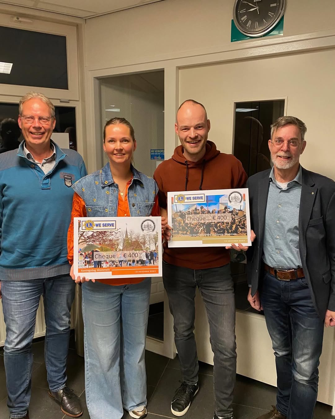 Cheque voor Euphonia en Koningsdagcommissie